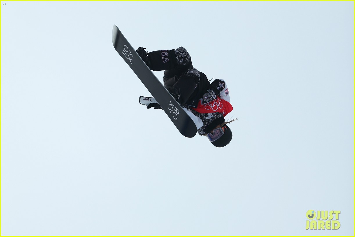 chloe kim falls to her knees after incredible half pipe run at beijing winter olympics 33