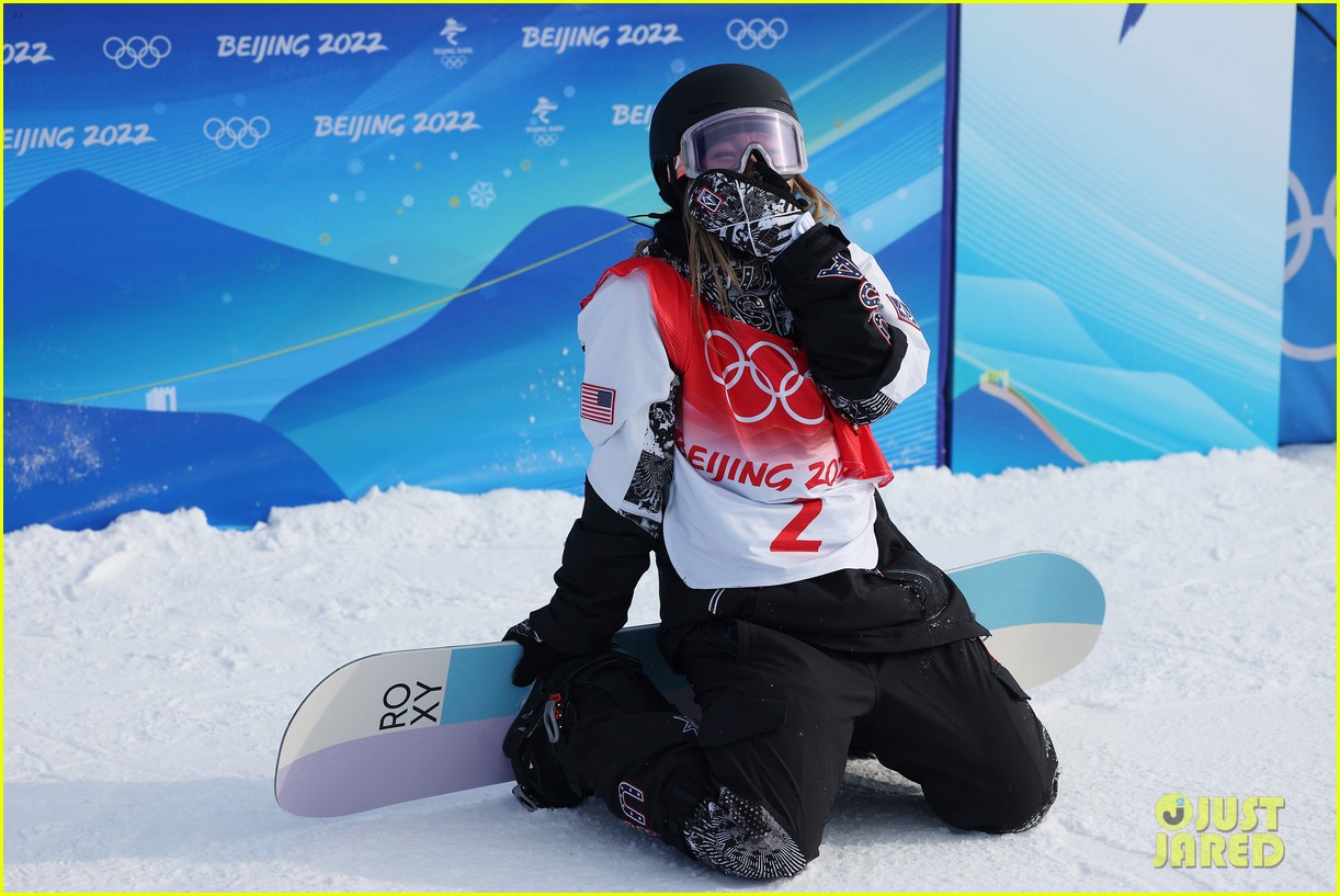 chloe kim falls to her knees after incredible half pipe run at beijing winter olympics 44