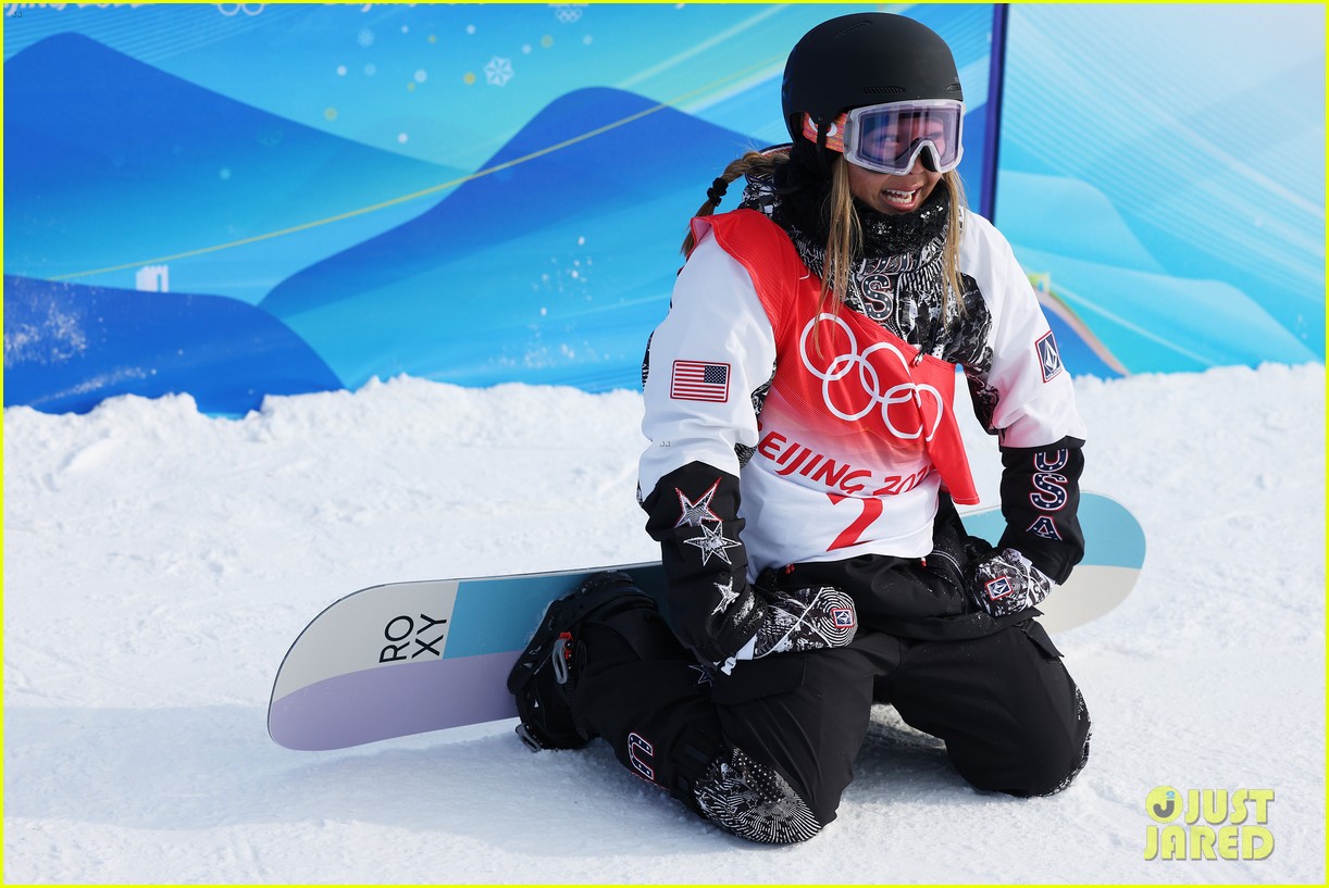 chloe kim falls to her knees after incredible half pipe run at beijing winter olympics 45