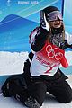 chloe kim falls to her knees after incredible half pipe run at beijing winter olympics 02