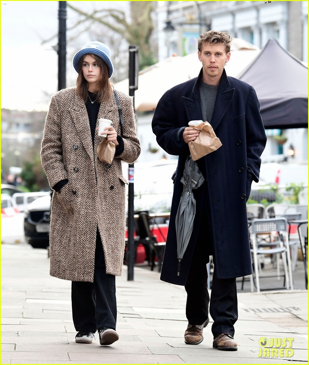 kaia gerber austin butler couple up for valentines day outing 01