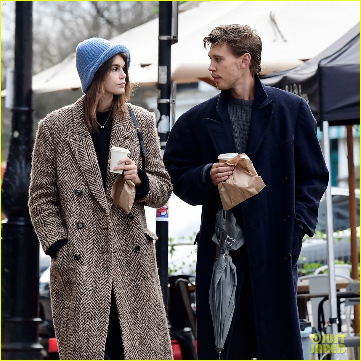 kaia gerber austin butler couple up for valentines day outing 03