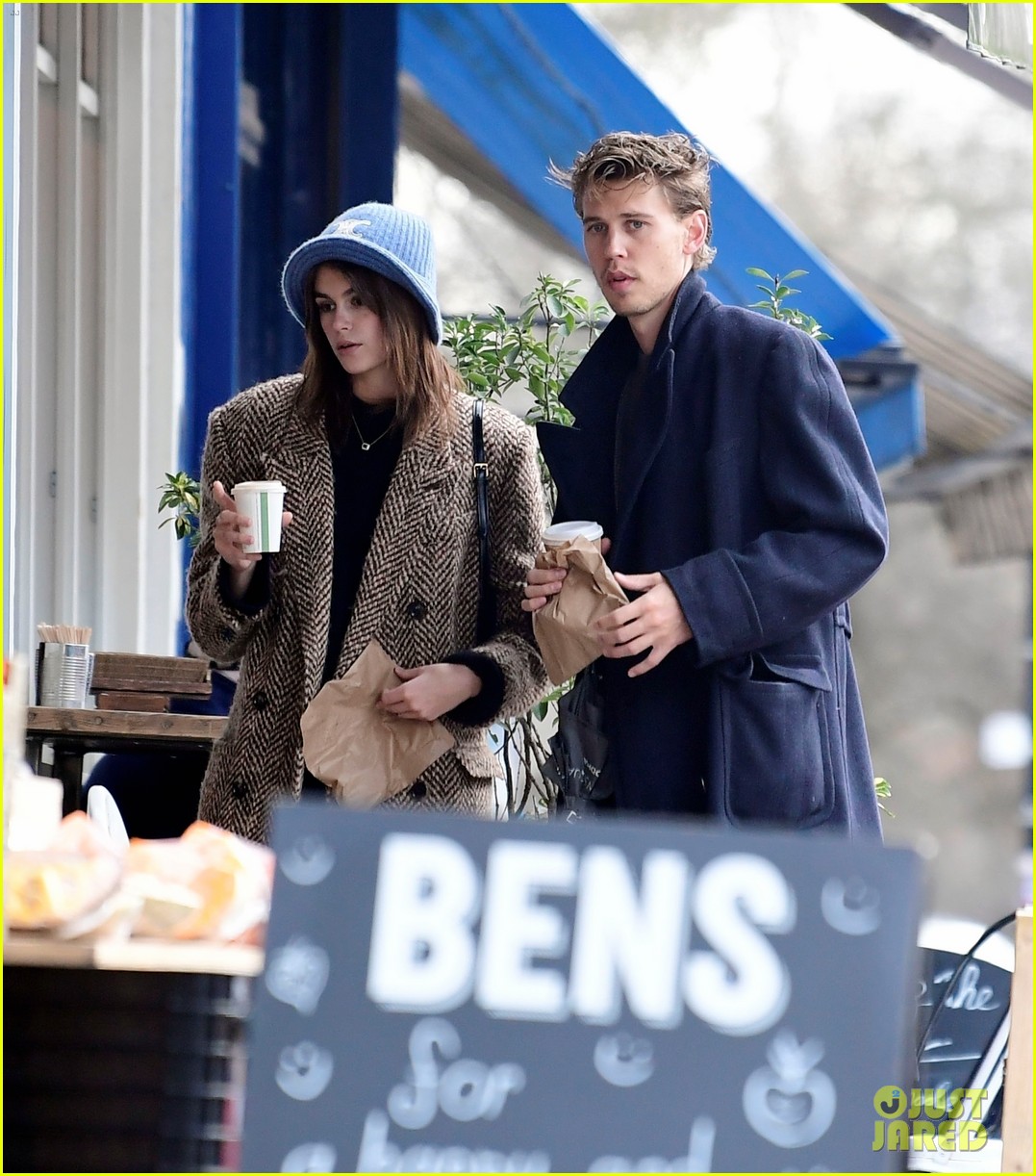 kaia gerber austin butler couple up for valentines day outing 11