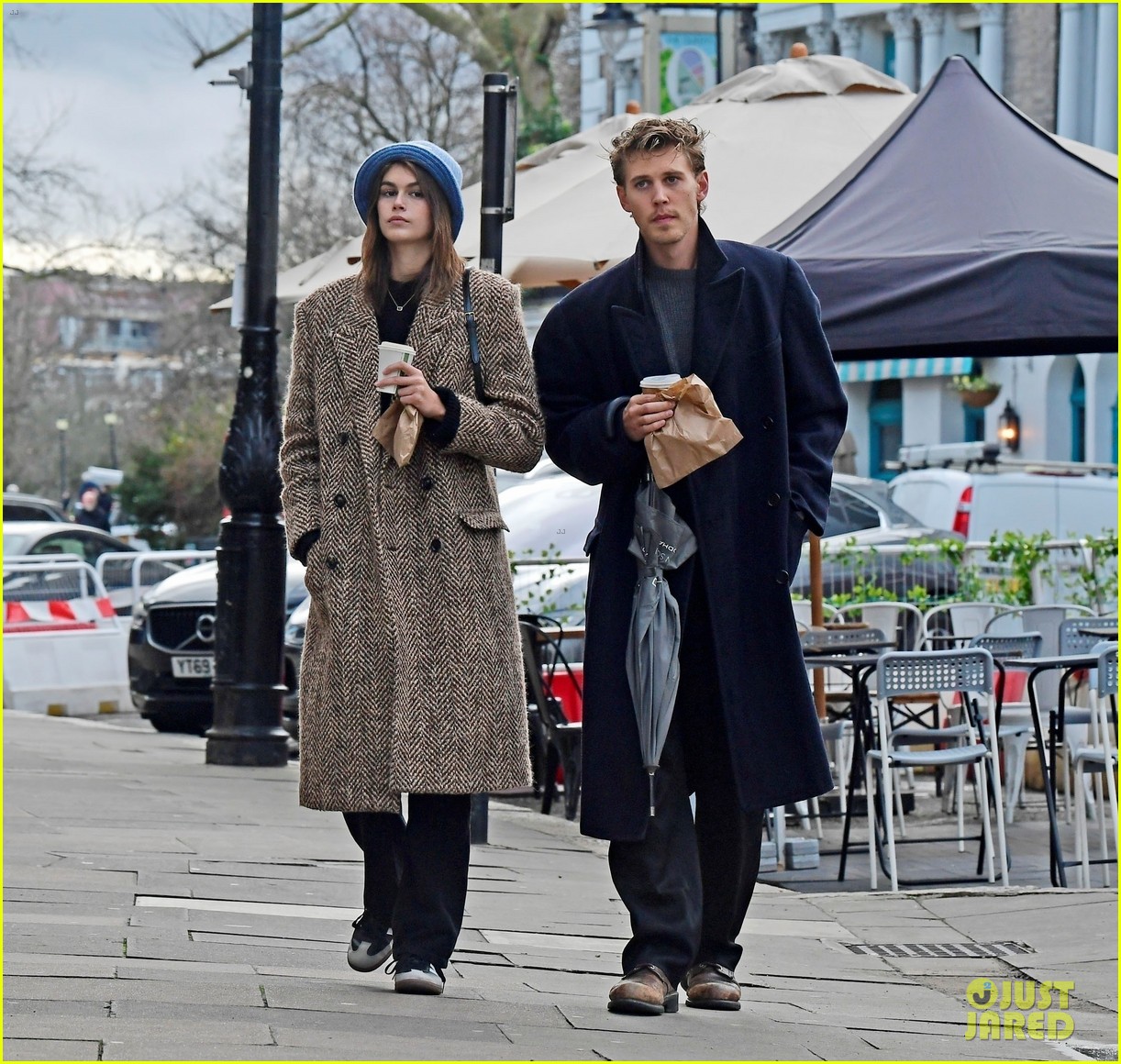 kaia gerber austin butler couple up for valentines day outing 19