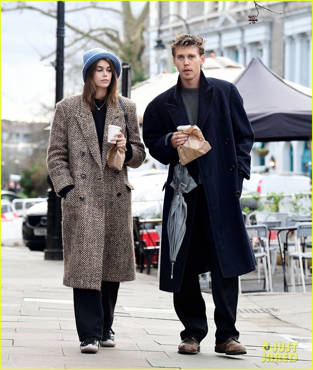 kaia gerber austin butler couple up for valentines day outing 20