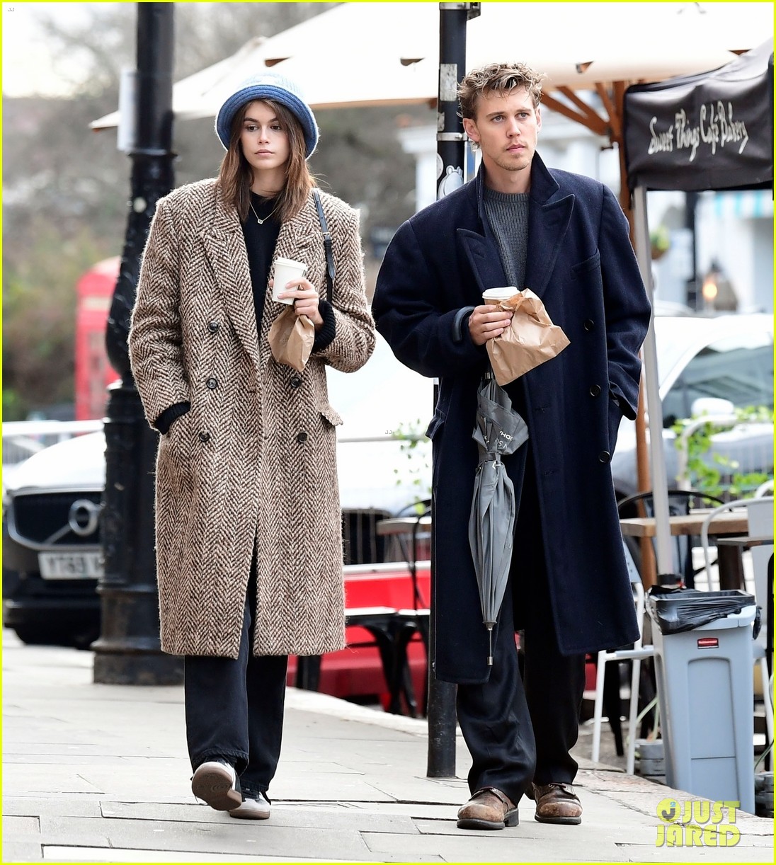 kaia gerber austin butler couple up for valentines day outing 23