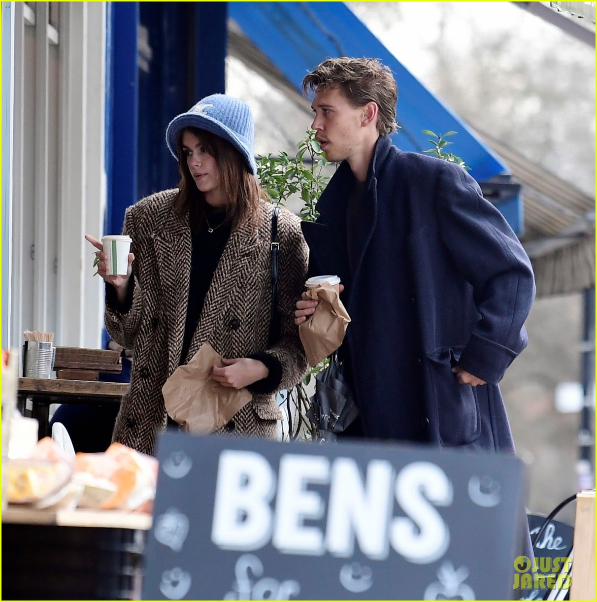 kaia gerber austin butler couple up for valentines day outing 39
