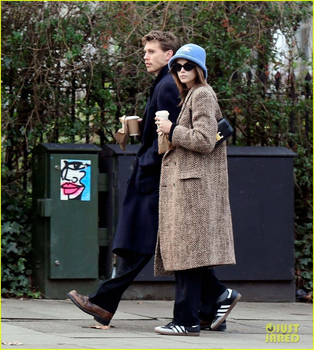 kaia gerber austin butler couple up for valentines day outing 78