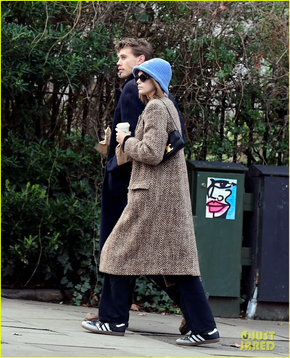 kaia gerber austin butler couple up for valentines day outing 80