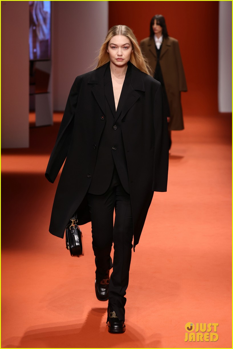 bella gigi hadid slay the runway in tods milan fashion show 02