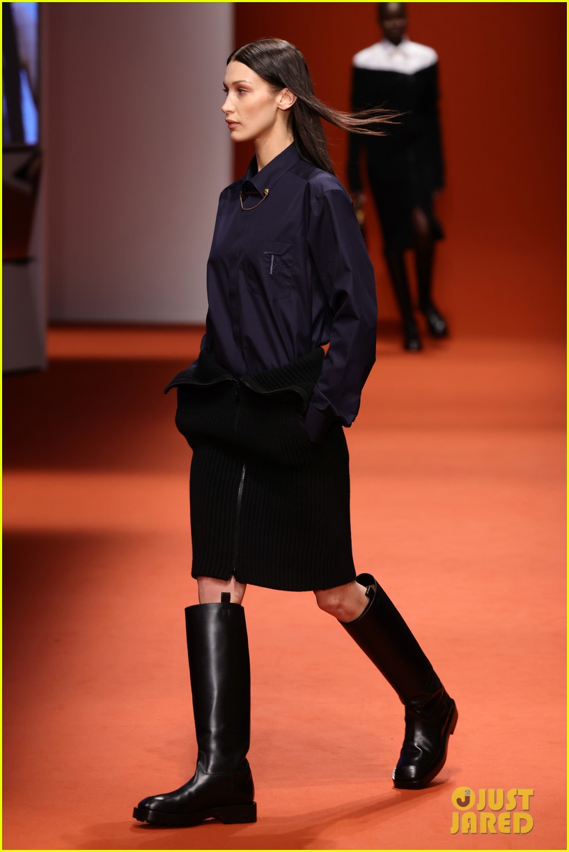 bella gigi hadid slay the runway in tods milan fashion show 05
