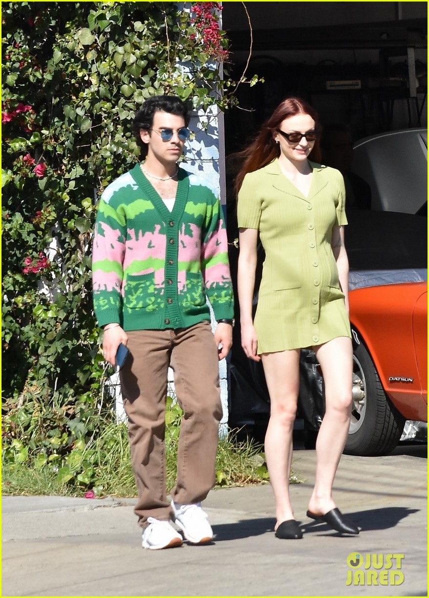 joe jonas sophie turner wear coordinating outfits for lunch date 01
