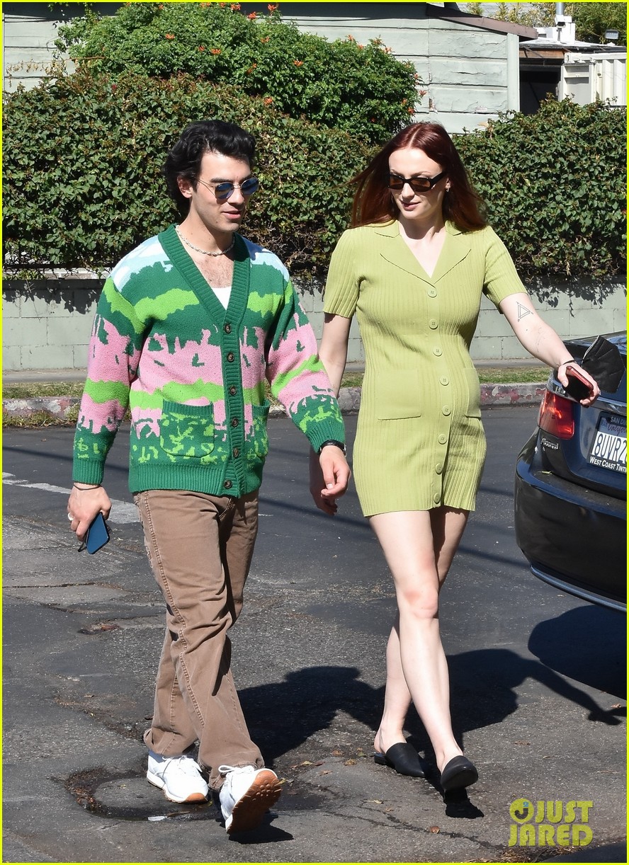 joe jonas sophie turner wear coordinating outfits for lunch date 03