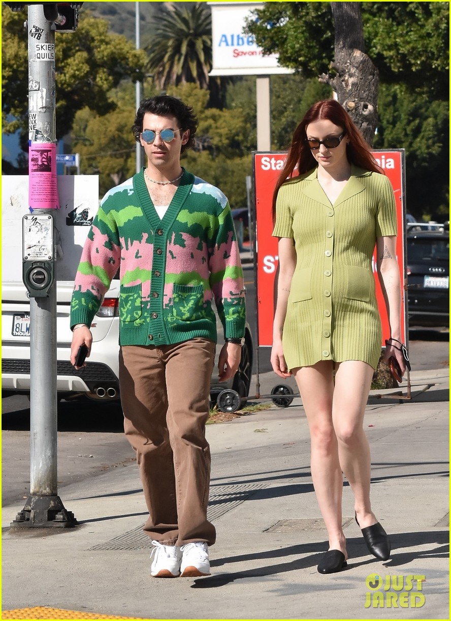 joe jonas sophie turner wear coordinating outfits for lunch date 16