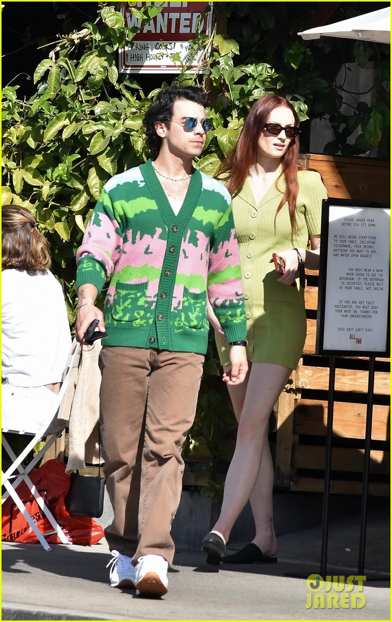 joe jonas sophie turner wear coordinating outfits for lunch date 25