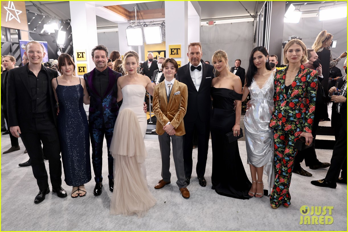 yellowstones kelsey asbille brecken merrill step out for sag awards 2022 03