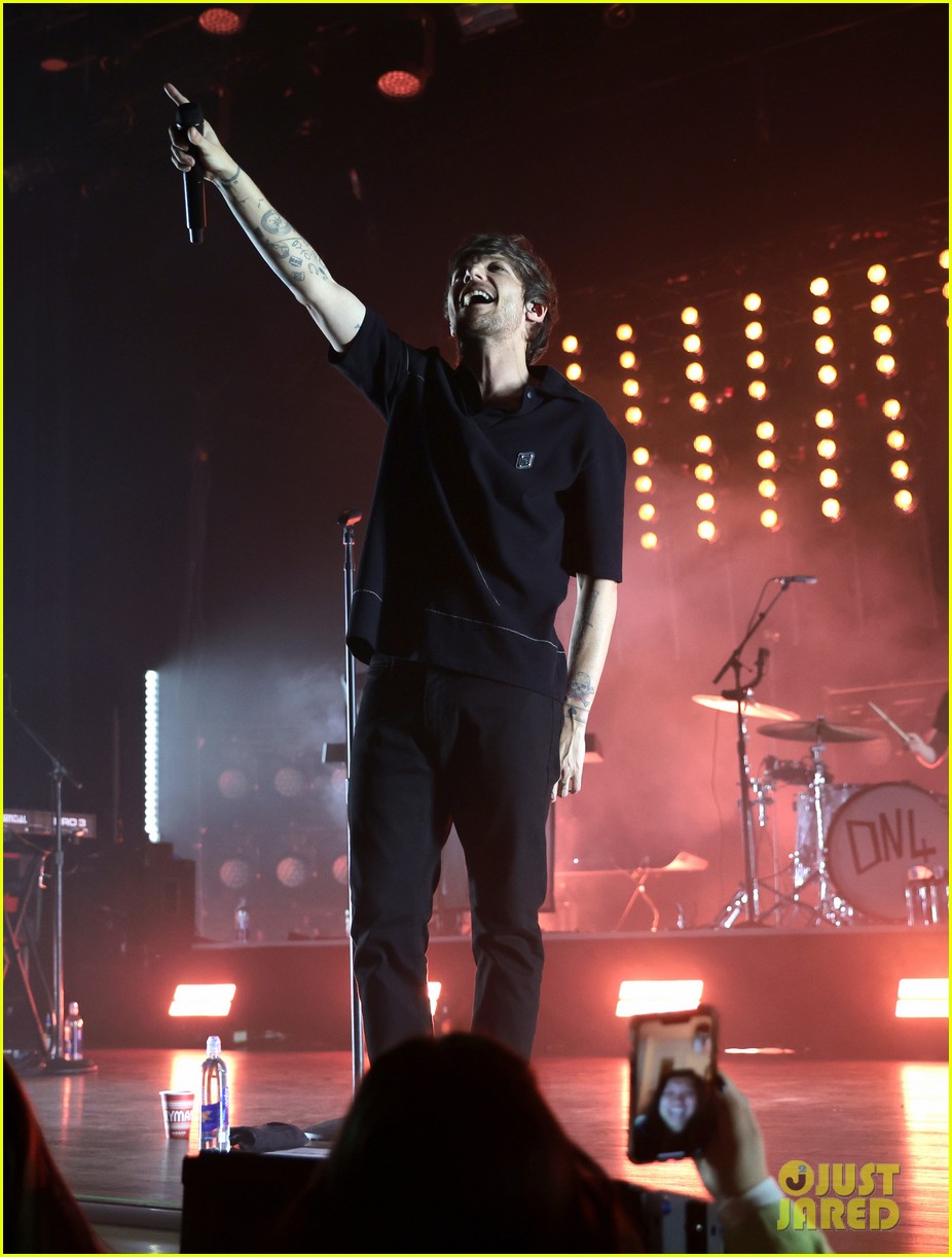 louis tomlinson performs to sold out crowd in nashville photos 06