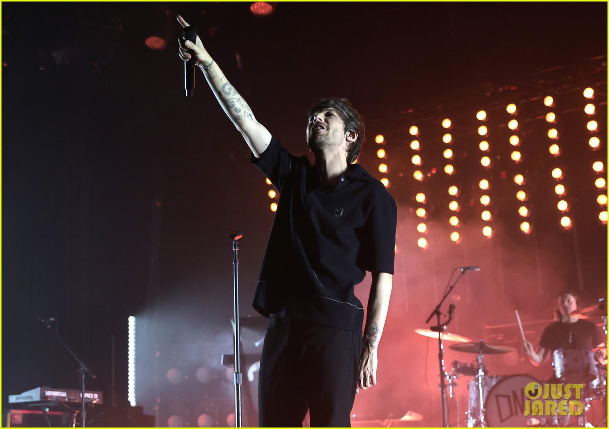 louis tomlinson performs to sold out crowd in nashville photos 07