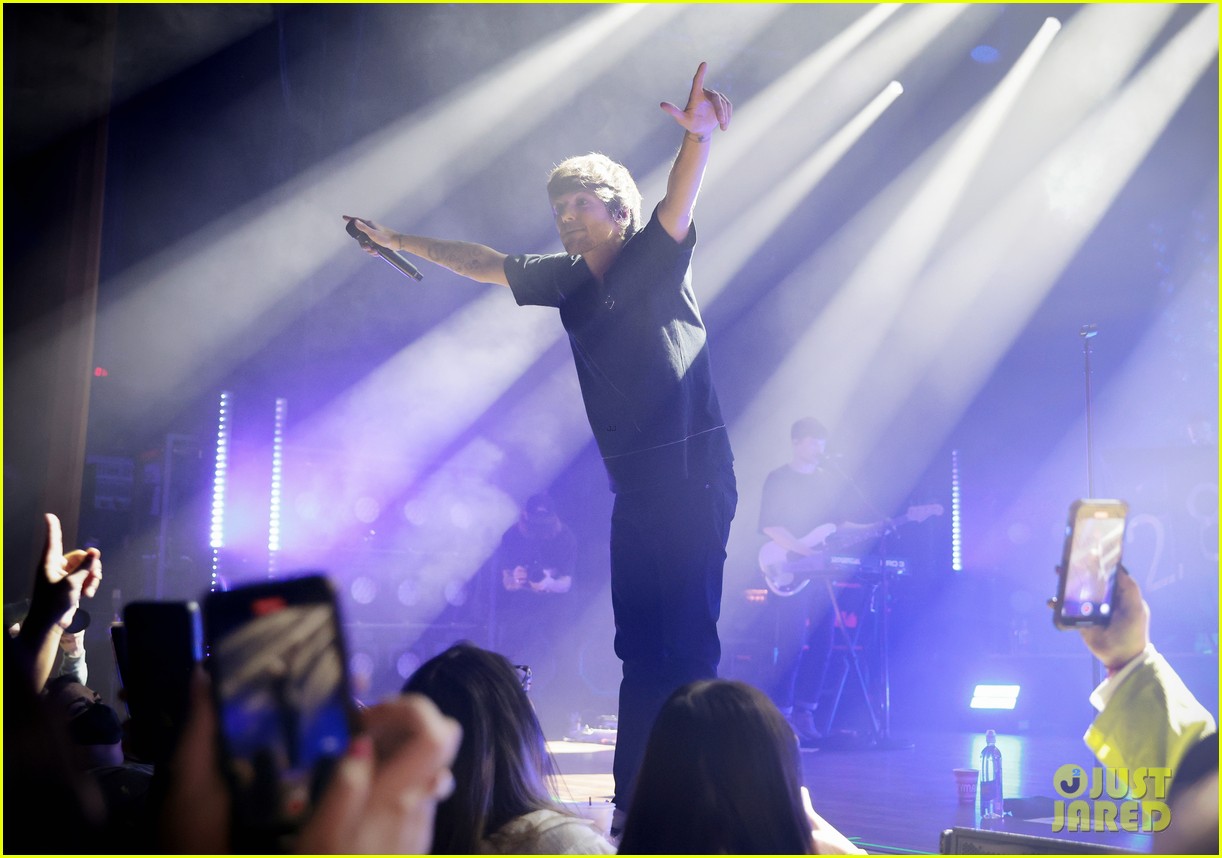 louis tomlinson performs to sold out crowd in nashville photos 13
