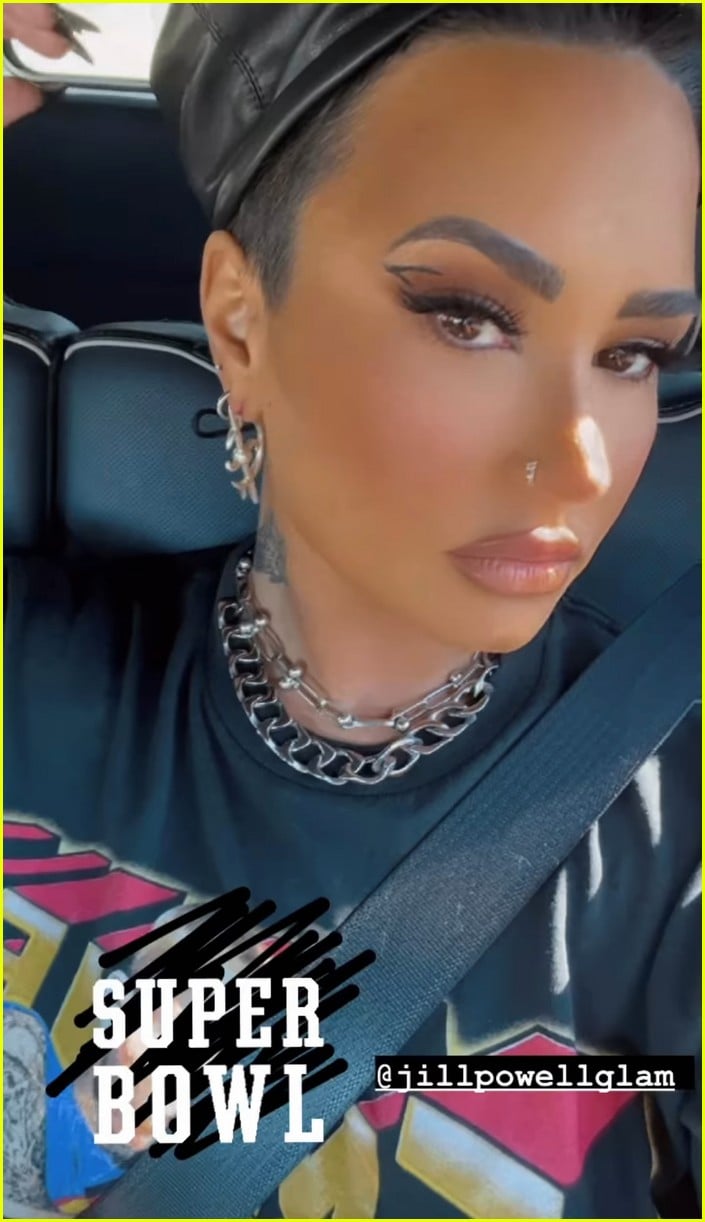 Shawn Mendes & Niall Horan Sat Together at Super Bowl 2022! Photo