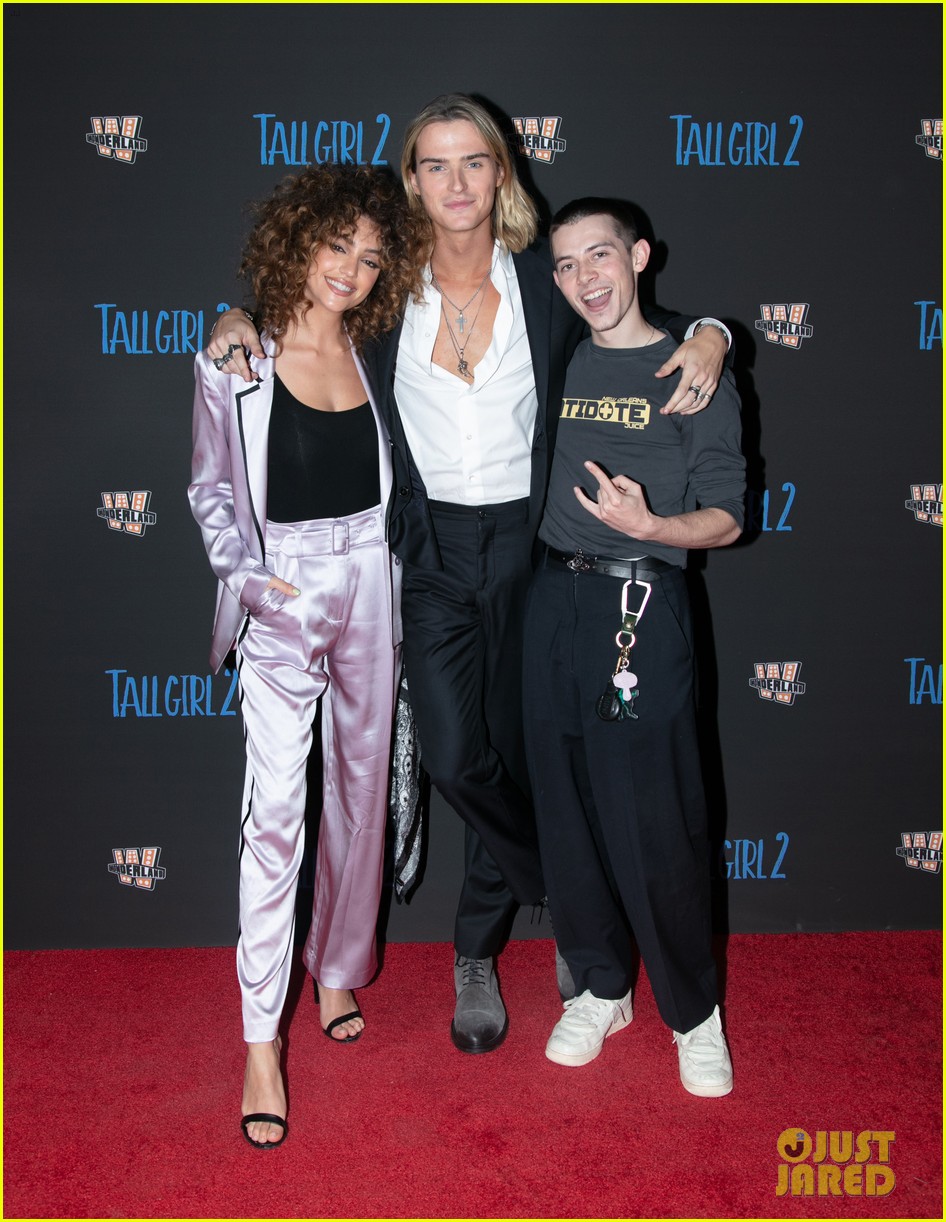 griffin gluck shows off shaved head at tall girl 2 screening 13
