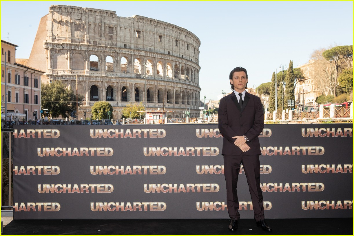 tom holland joins director for uncharted rome photo call 06