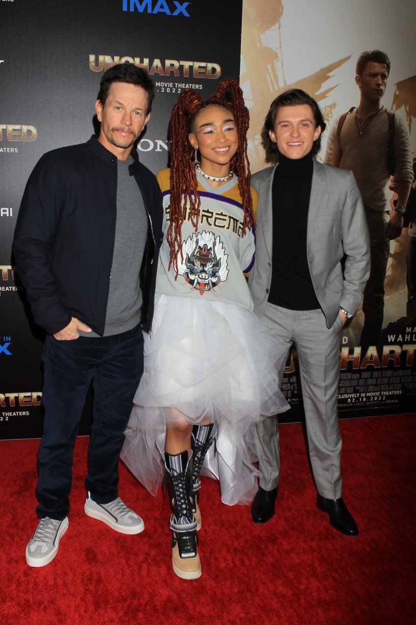 tom holland tati gabrielle mark wahlberg nyc screening uncharted 06