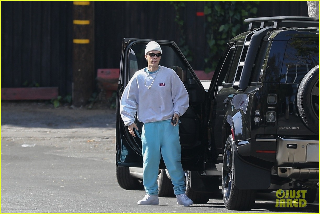 hailey bieber steps out with justin bieber after recent hospitalization 15