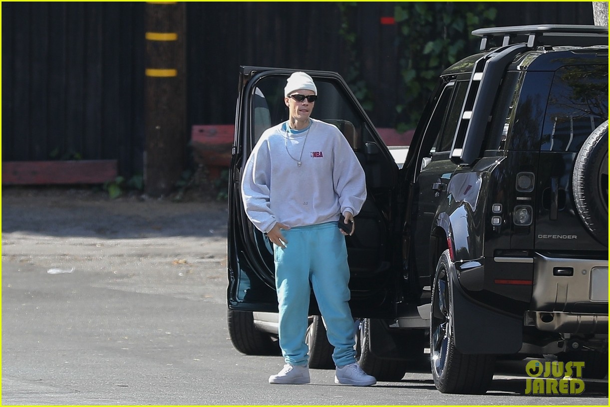 hailey bieber steps out with justin bieber after recent hospitalization 16
