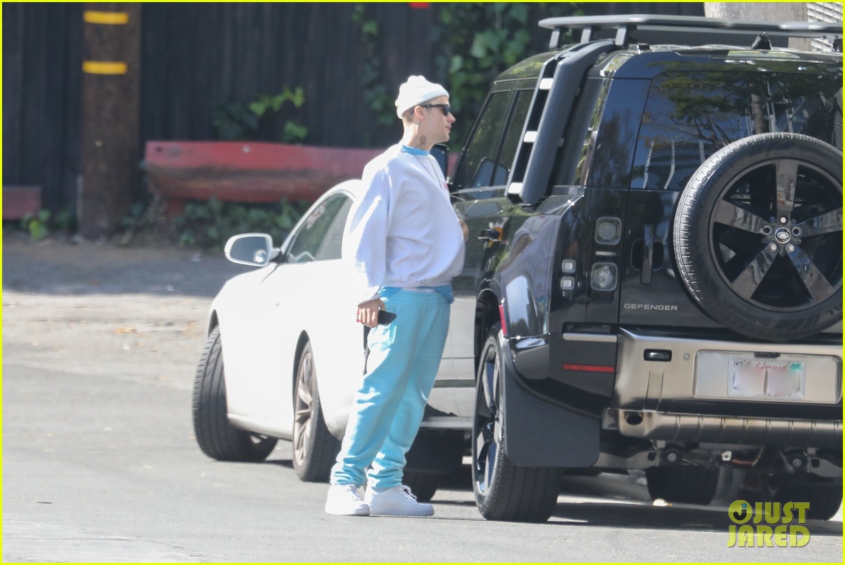 hailey bieber steps out with justin bieber after recent hospitalization 22