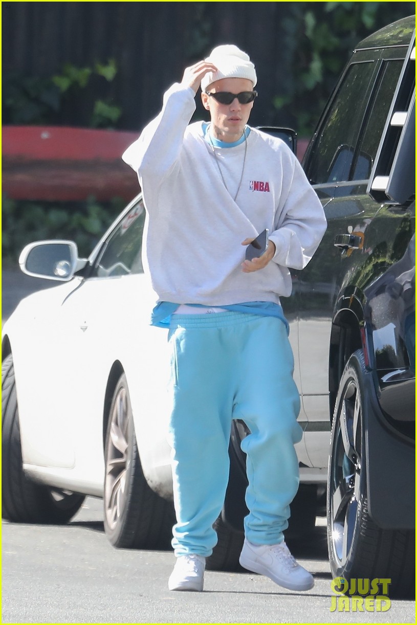 hailey bieber steps out with justin bieber after recent hospitalization 25