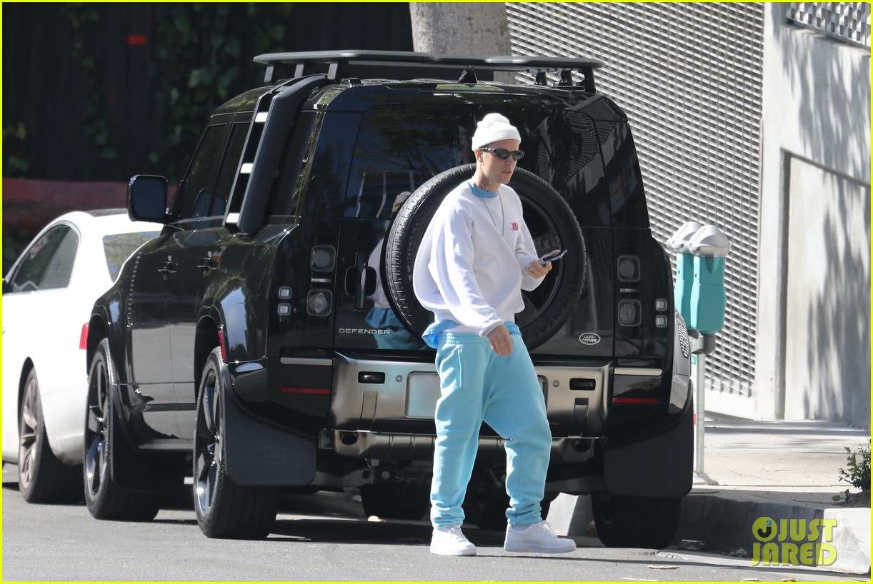 hailey bieber steps out with justin bieber after recent hospitalization 28