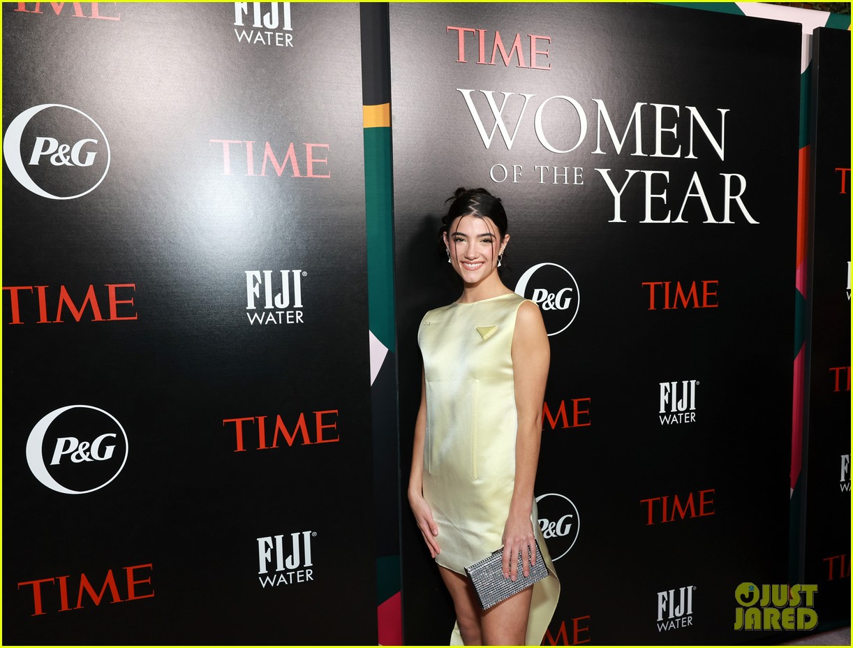 Full Sized Photo of charli damelio reveals she just moved out of her