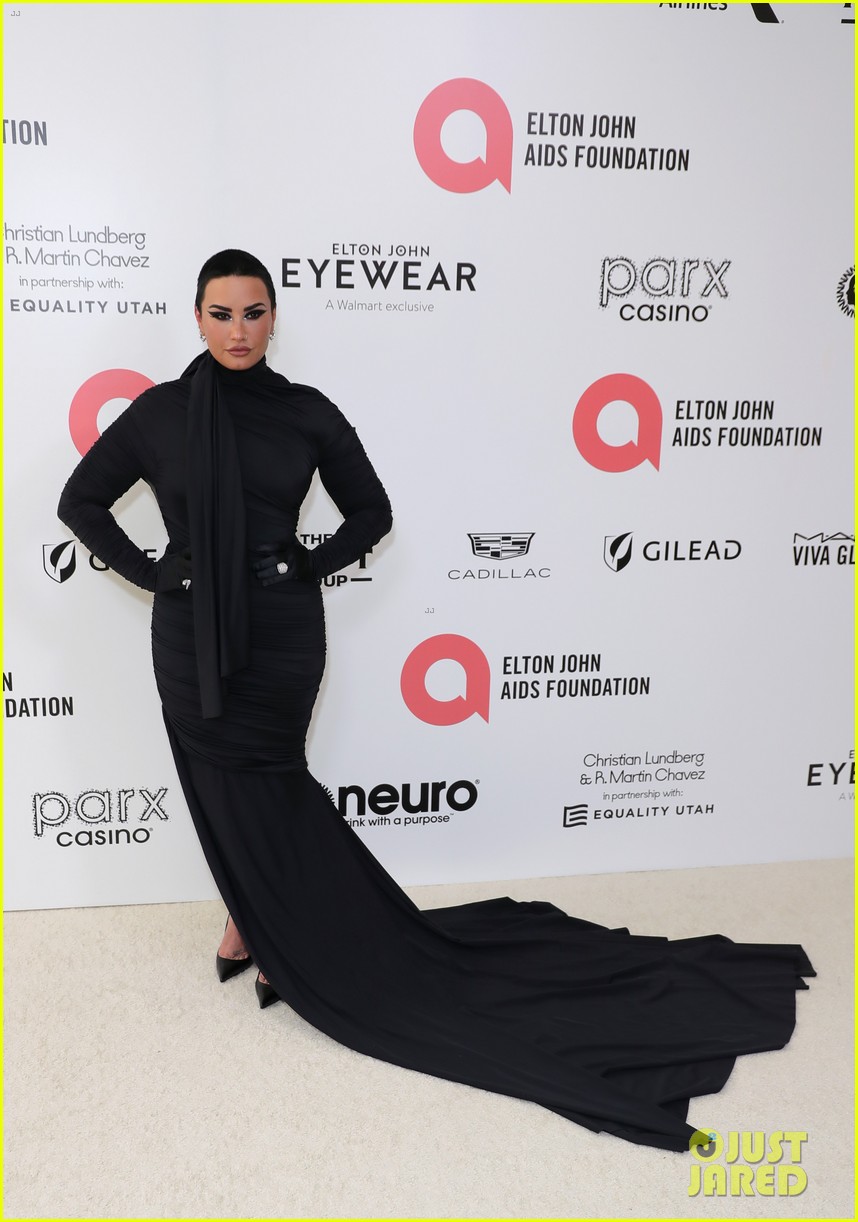 demi lovato lucy hale more attend elton johns oscars party 02