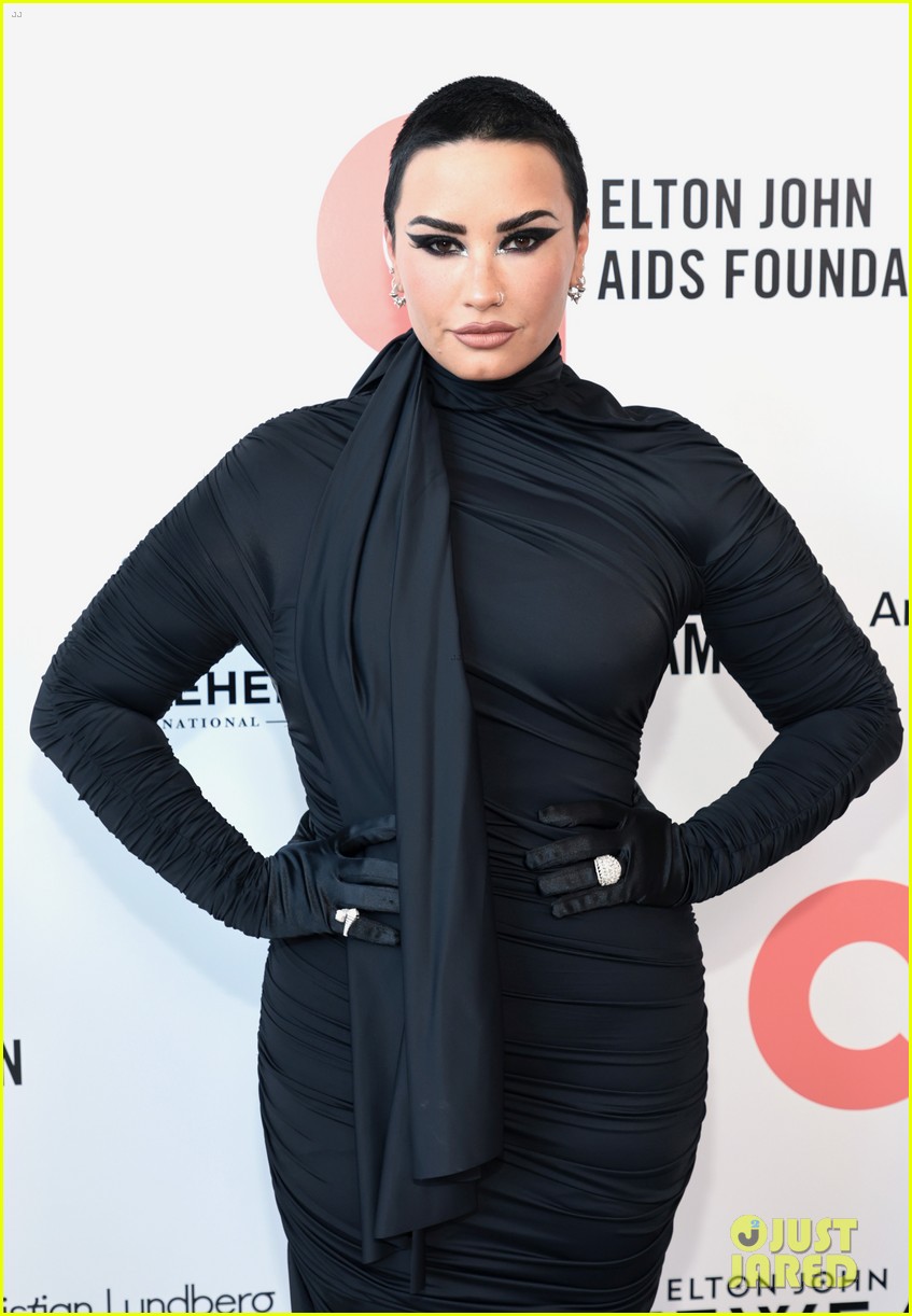 demi lovato lucy hale more attend elton johns oscars party 09