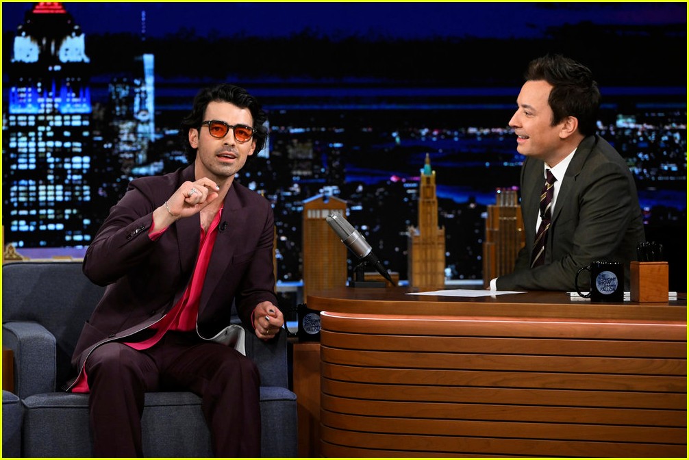joe jonas nails theatrical version of smash mouth all star on tonight show 06