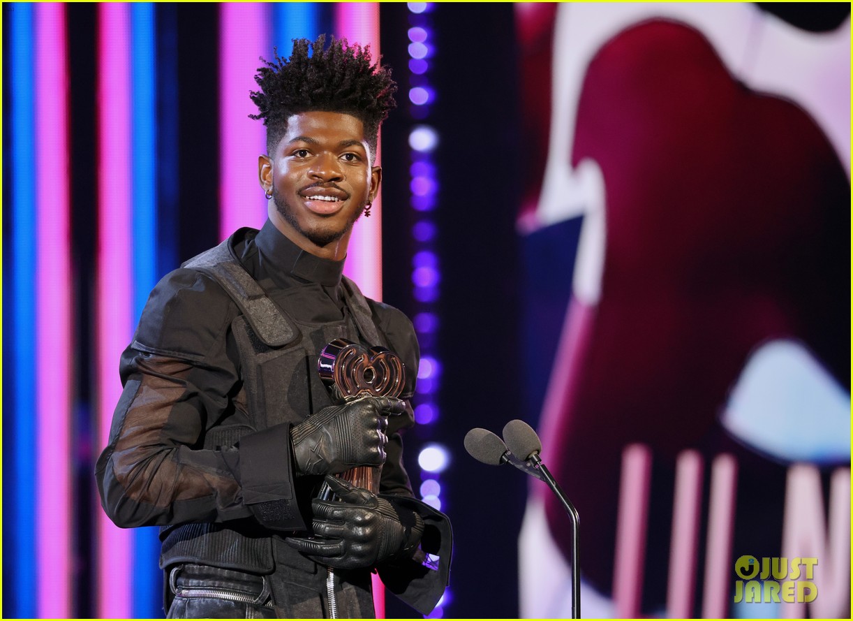 lil nas x the kid laroi pick up wins at iheartradio music awards 36
