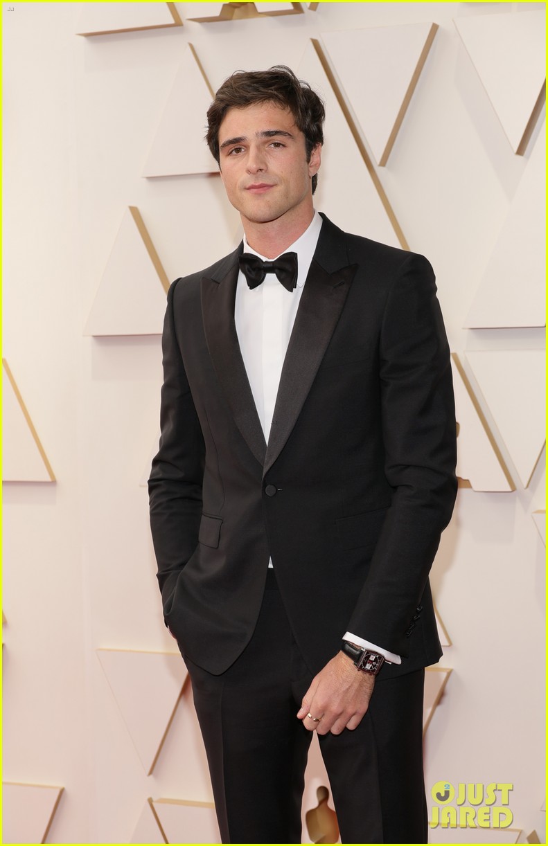 shawn mendes jacob elordi keep it classic at the oscars 2022 07