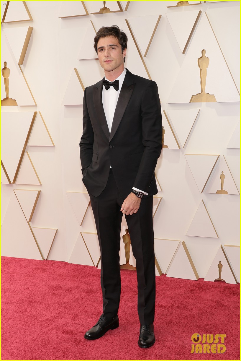 shawn mendes jacob elordi keep it classic at the oscars 2022 08