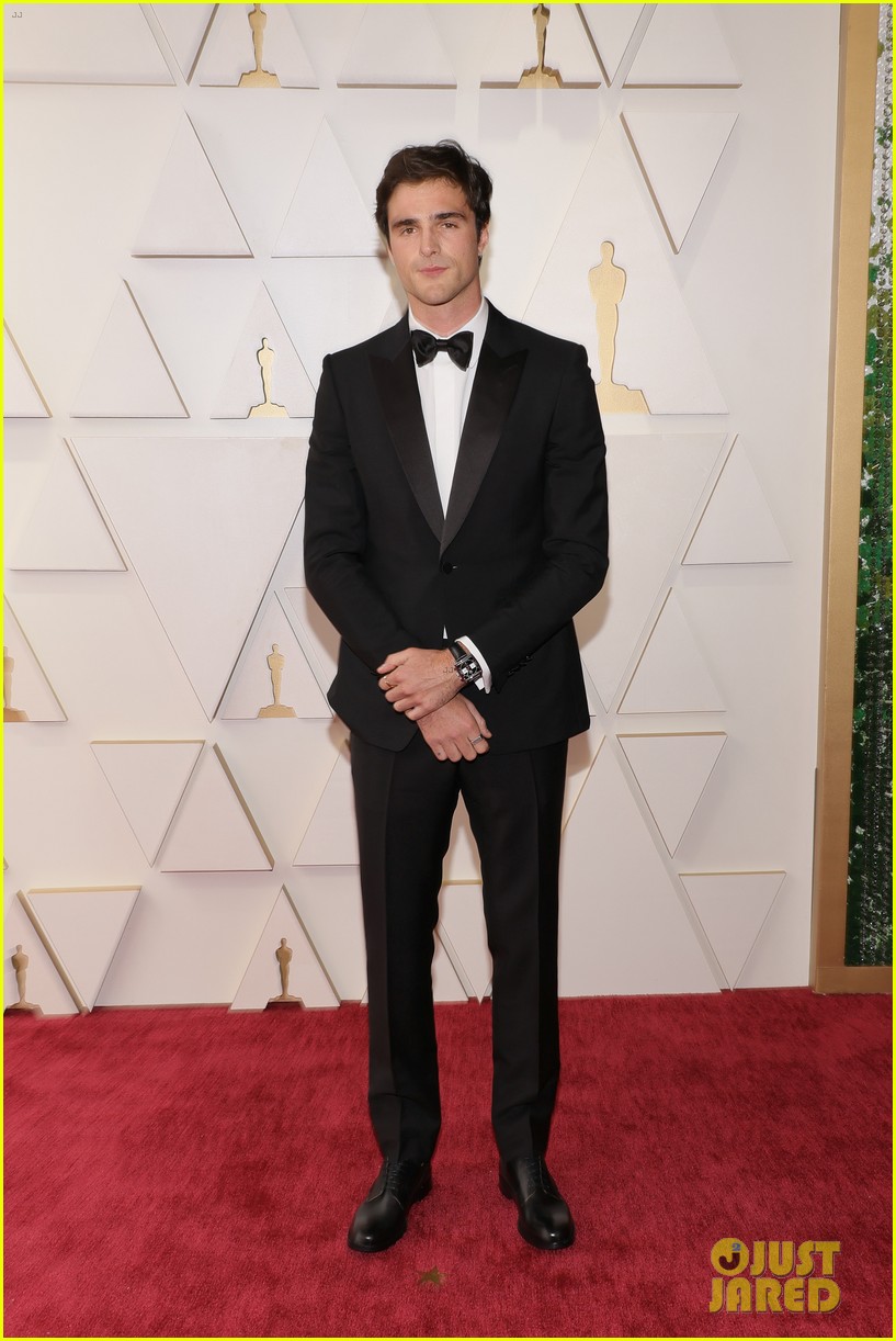 shawn mendes jacob elordi keep it classic at the oscars 2022 09