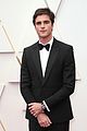 shawn mendes jacob elordi keep it classic at the oscars 2022 04