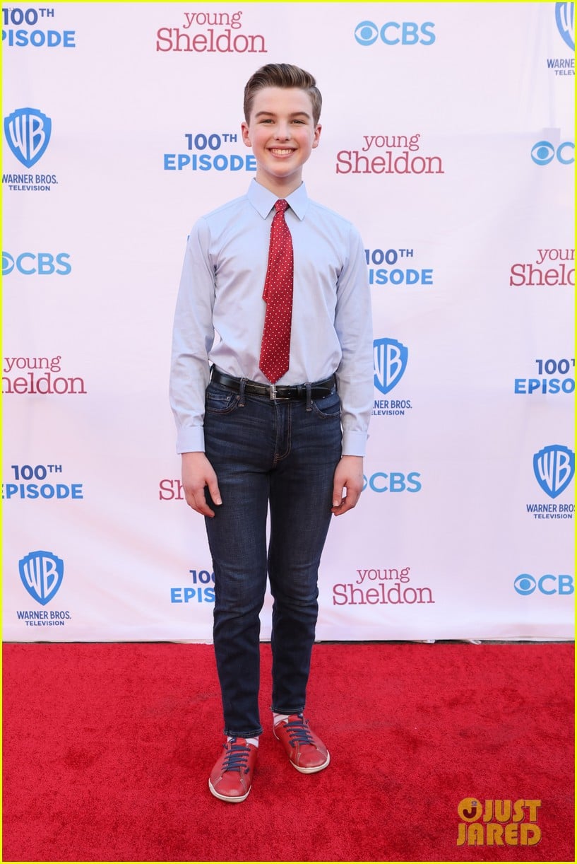 iain armitage and young sheldon cast celebrate upcoming 100th episode 02