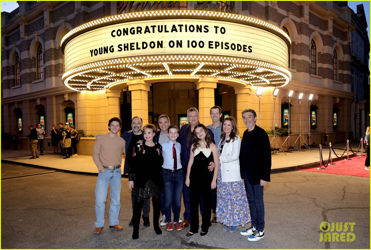 iain armitage and young sheldon cast celebrate upcoming 100th episode 03