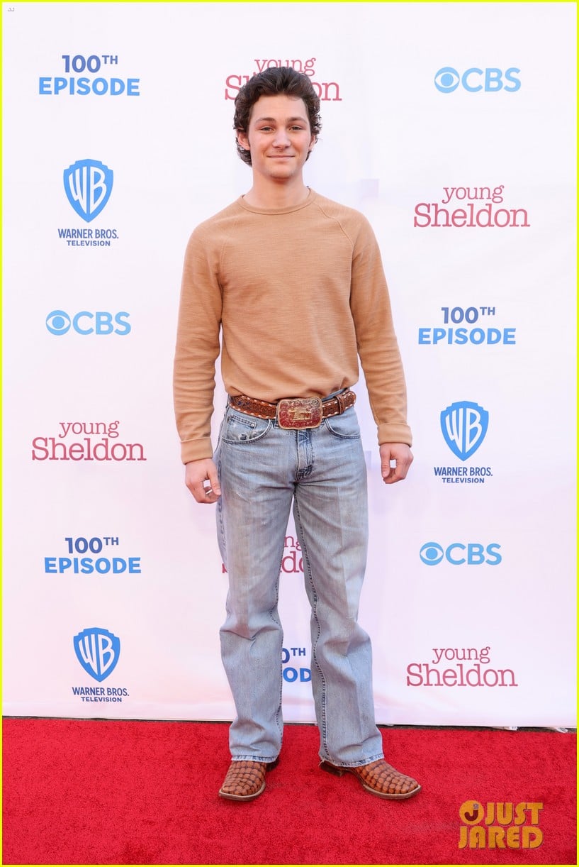 iain armitage and young sheldon cast celebrate upcoming 100th episode 04