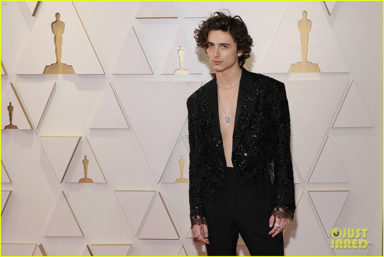 timothee chalamet goes for shirtless look at the oscars 2022 04