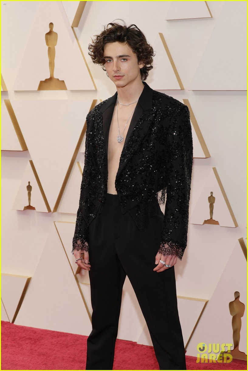 timothee chalamet goes for shirtless look at the oscars 2022 05