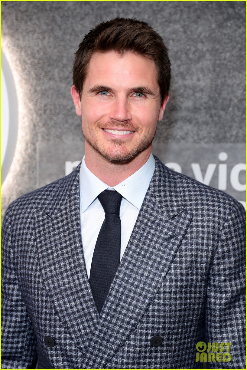 robbie amell andy allo more premiere season two of upload 21