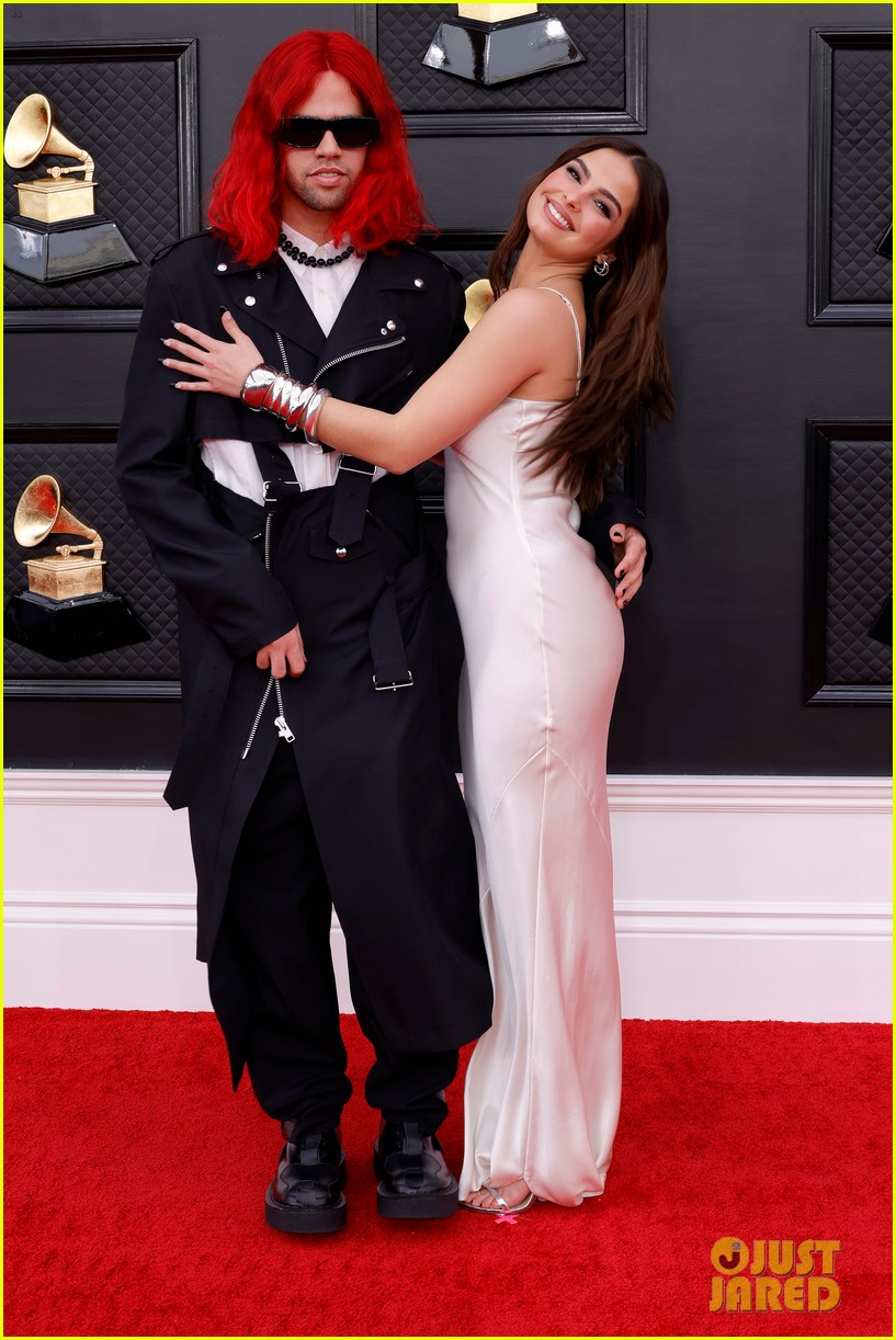 addison rae and bf omer fedi show a lot of pda at the grammys 04