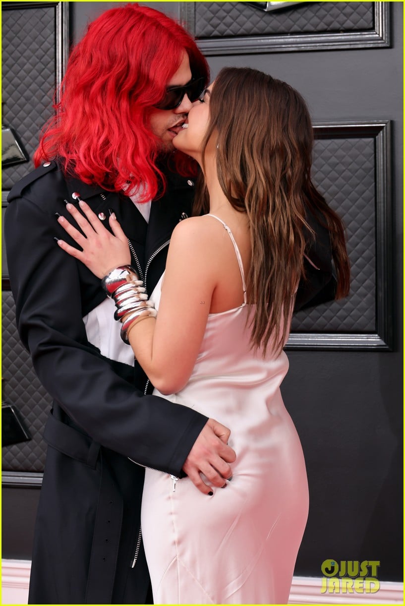 addison rae and bf omer fedi show a lot of pda at the grammys 06