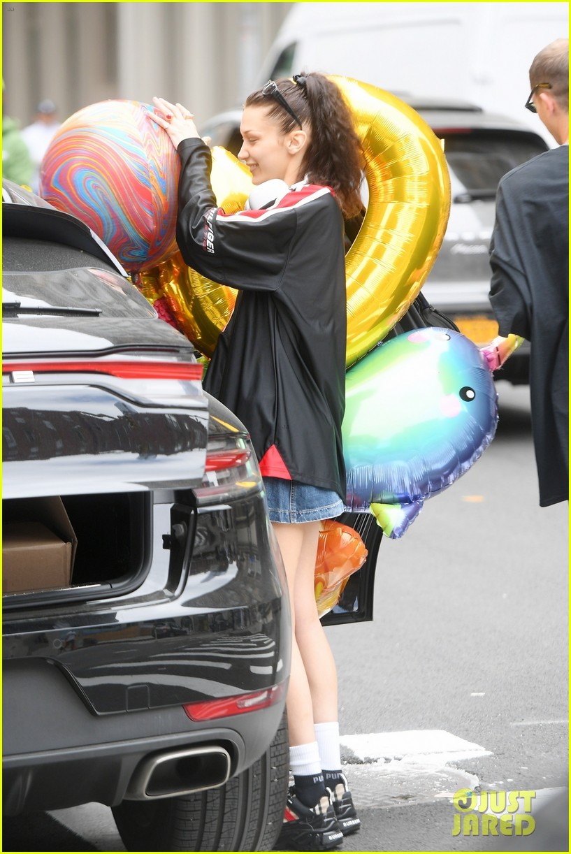 bella hadid birthday balloons for gigi hadid 20